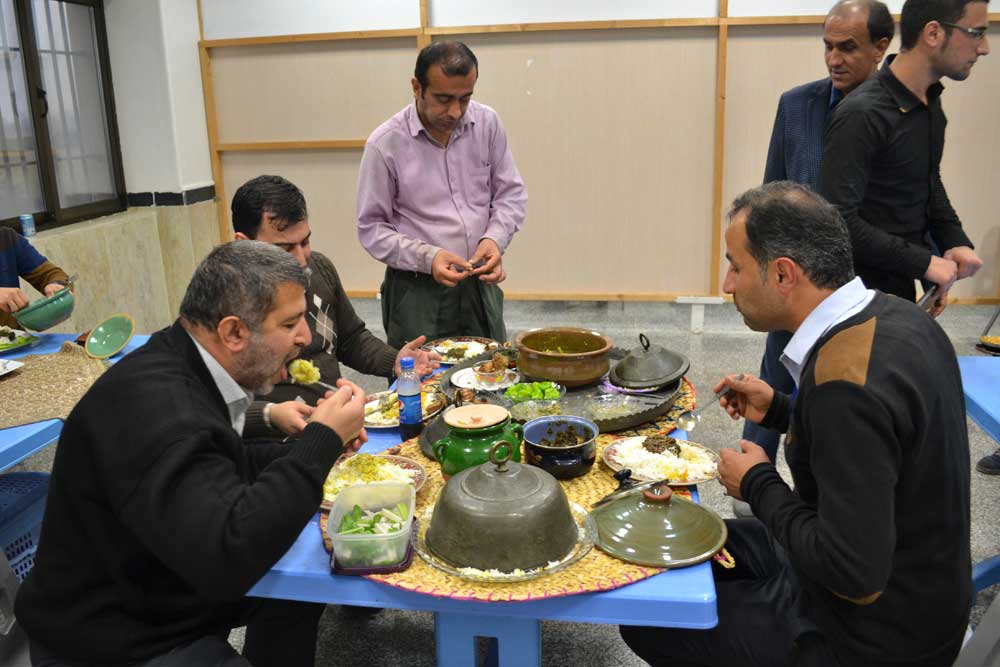 جشنواره غذای دانشجویی مهرآستان با پرسنل دانشگاه مهرآستان در 