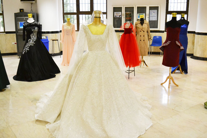 دوخت لباس عروس توسط دانشجویان موسسه آموزش عالی مهرآستان