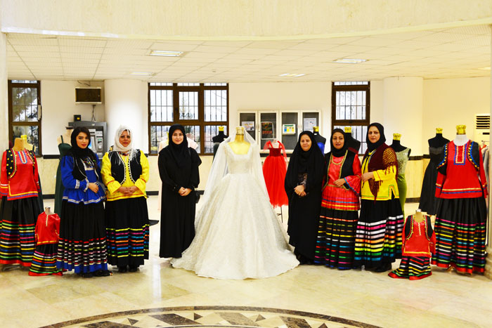 عکس دانشجویان دانشگاه مهرآستان با لباس محلی