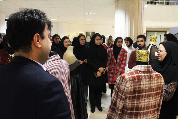 حضور استاد سرکار خانم کریمی در نمایشگاه طراحی لباس دانشگاه مهرآستان
