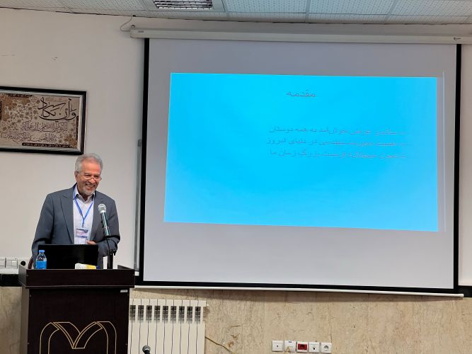 شروع سخنرانی آقای دکتر ذگردی در سومین کنفرانس بینالمللی مدیریت مهندسی- دانشگاه مهرآستان